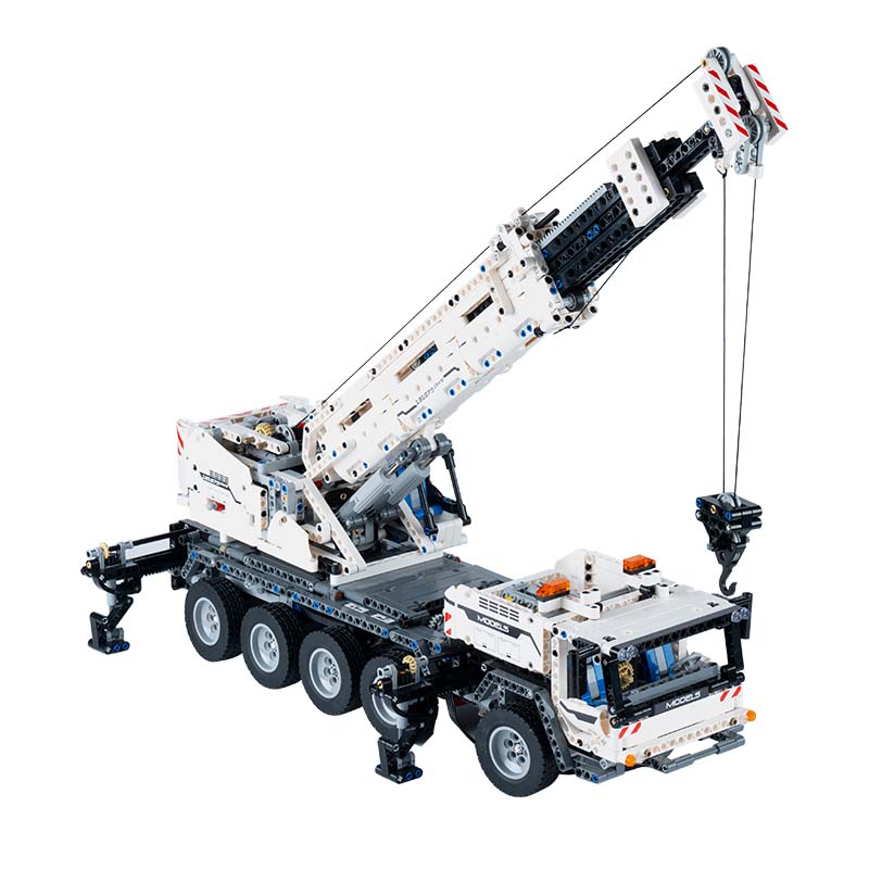 weißer Kran LKW aus Klemmbausteinen