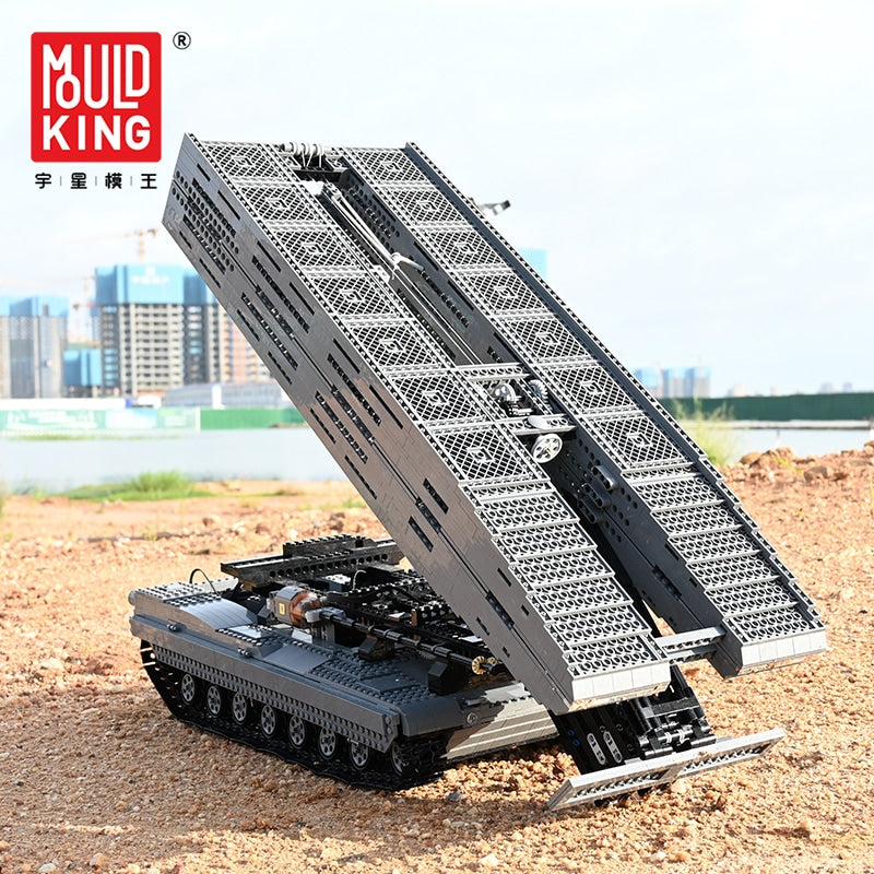 Brückenlegepanzer mit Ausgeklappter Brücke