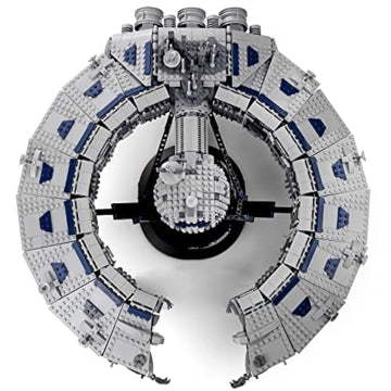 Graues Weltraumschiff rund von oben