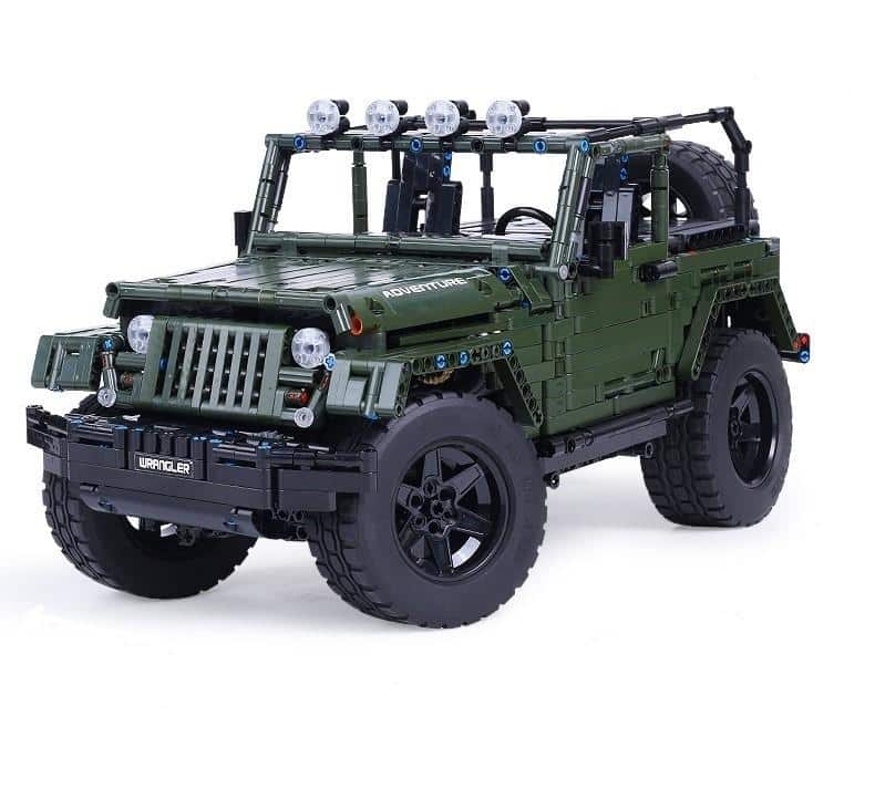 Grüner Klemmbaustein Geländewagen